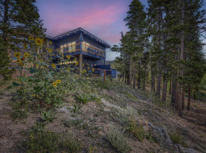Treehouse 1br With Hot Tub 1 Bedroom Home by RedAwning