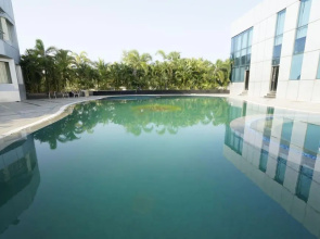 Jade Beach Resort Near Crocodile Bank