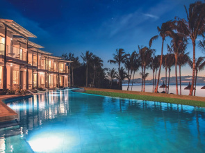 Victoria Beachcomber Resort & Spa – Victoria for 2 – Adults Only