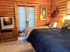 Quiet 2BR Fireplace Balcony W & D