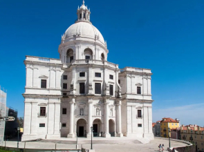 Stay local in Alfama! Alice central home, near river