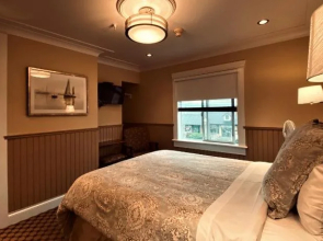 Salt Spring Inn