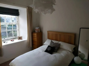 Bright And Spacious Flat Near City Centre