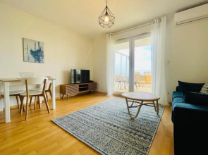Magnificent 40m With Terrace And Sea View