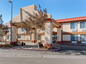 Econo Lodge Pueblo North