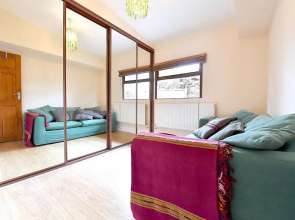 Gorgeous 3BD Cottage in the Heart of Guildford