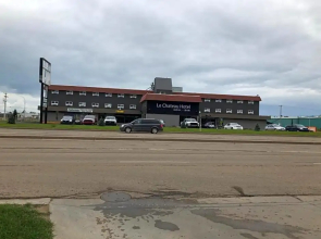Camrose Le Chateau Hotel