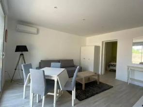 T2 en rez de villa avec jardin à 800m de la plage, à la semaine