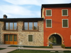 Apartment in Lazise With Communal Pool