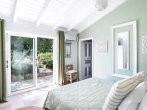 Juniper House - Charming 3 bed Villa With sea View