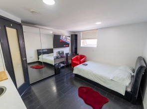 39 North Road Studios Near QE and UOB