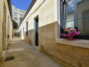 Romantic City House With Private Terrace and 15 min From the Beach