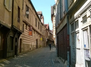 Apartment With 2 Bedrooms in Troyes, With Enclosed Garden and Wifi