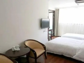 Gonggashan Hostel