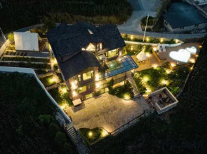 Enshi Straight-to-Straight Retro Homestay