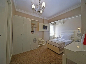 Royce Hotel