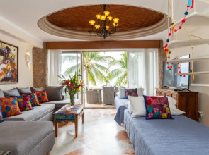 Ocean Front Penthouse Pool Sleeps 8 People