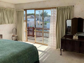 BLAST ON HINE with Swimming Pool