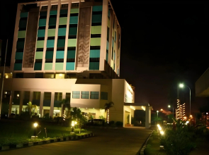 Grand Mahkota Hotel