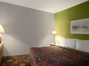 Days Inn by Wyndham West Memphis