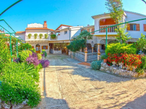 Apartments Vrcevan 811