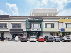OYO 90399 Green Home Hotel (syariah)