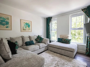 West Hull 2 bed apartment with Parking