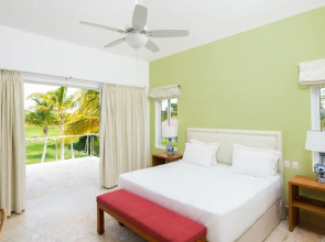 Cozy 5-bedroom Villa With Beaituful Views of La Cana Golf Course
