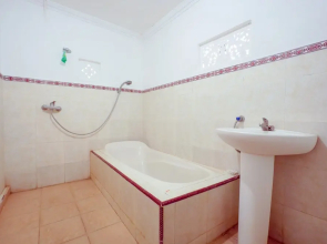 Tebluess Guesthouse Gianyar RedPartner