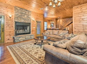 Broken Bow Cabin w/ Deck, Hot Tub & Fire Pit!
