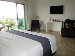 Coral Suites 5C by SunandSea