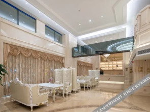 Vienna International Hotel(Ruili hot spring store)