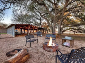 Willies House With Country Views - Shared Party Barn