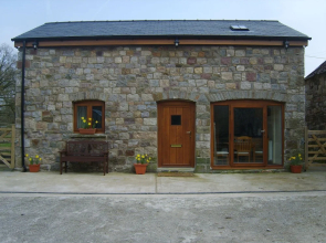 Cozy Cottage in Ystradgynlais With Garden
