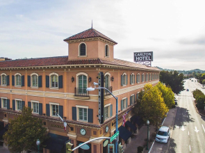 Carlton Hotel