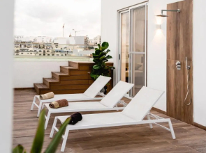 Luxurious Penthouse with Private POOL, WIFI & AC by 360 Estates