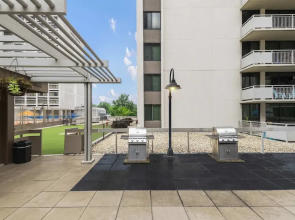 Close to Airport in Crystal City