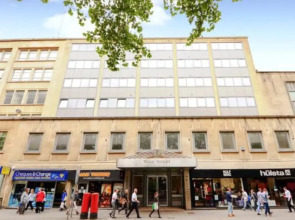 Modern 1 Bedroom Apartment in the City Centre