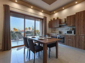 Gem Beachfront Apt With Amazing Bay and Sea Views