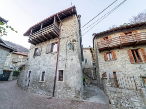 Petra Apartment in Civenna by Wonderful Italy