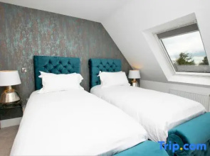 Your Apartment | Bristol Rowan Tree - No.8