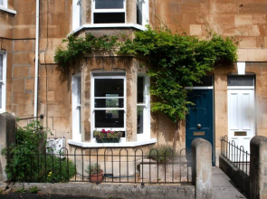 Splendid 3 Bedroom House Near Roman Bath