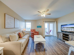 Luxury condo in the action of Orange Beach with pool and beach access