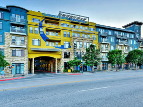 StayLo Luxury 2 Bedroom Apartment