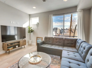 Mountain-view Rooftop Deck: Denver Townhome