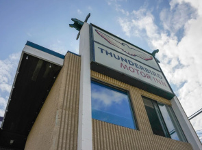 Thunderbird Motor Inn