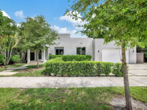 Sunshine House 3 BDR for 8!