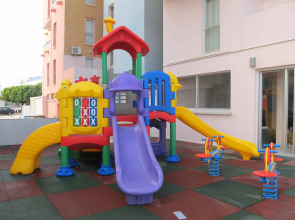 Mackenzie Beach Hotel & Apartments