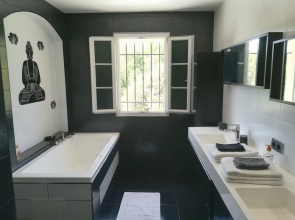 Villa With 3 Bedrooms in La Mole, With Wonderful Mountain View, Indoor