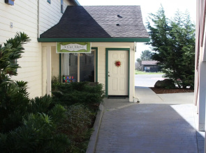 Emerald Dolphin Inn & Mini Golf